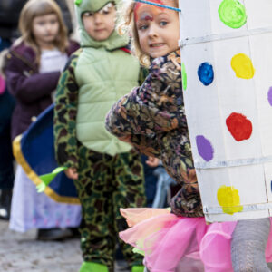 Børn slår katten af tønden