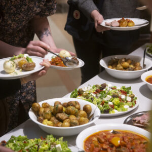 Buffet med kartofler og salat